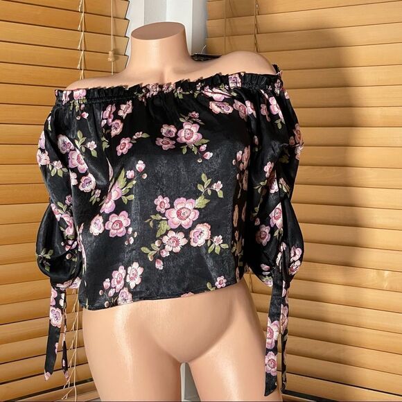 NWT Forever 21 Sz. S Silky Satin Black Pink Floral 3/4 Sleeves cold shoulder Top - Picture 1 of 11